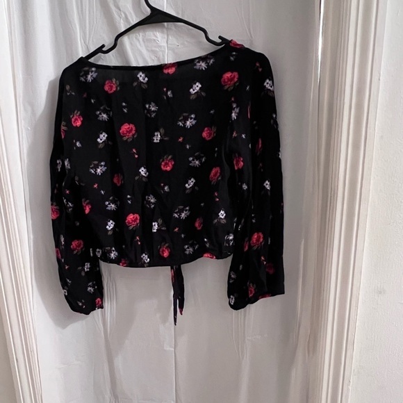 AMERICAN eagle black floral crop top size xl - Picture 3 of 3